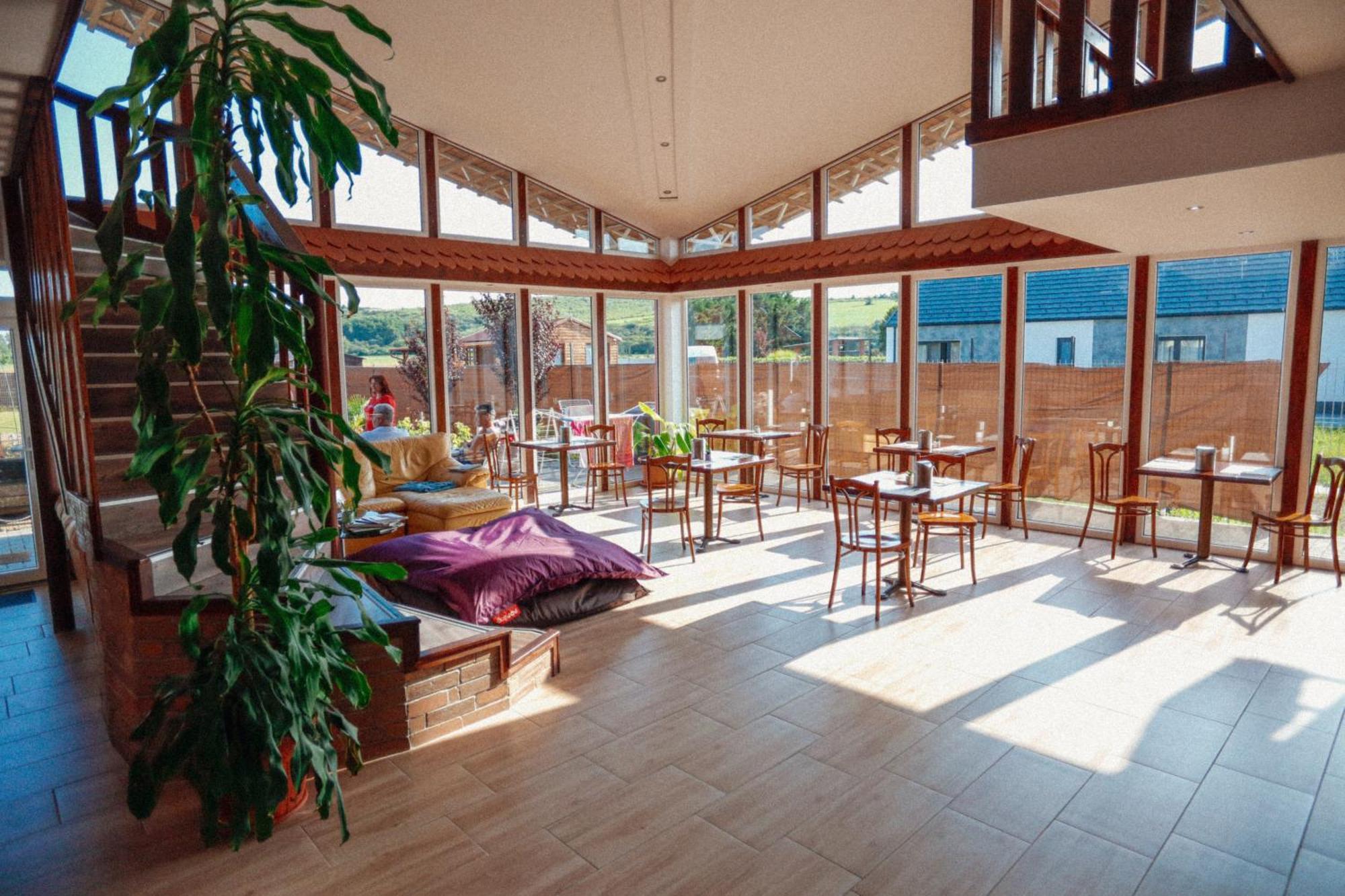 Megnyugtat-Lak Apartmanhaz Demjén Exteriör bild