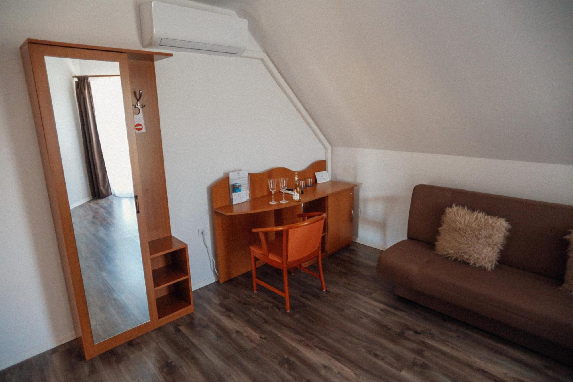 Megnyugtat-Lak Apartmanhaz Demjén Exteriör bild