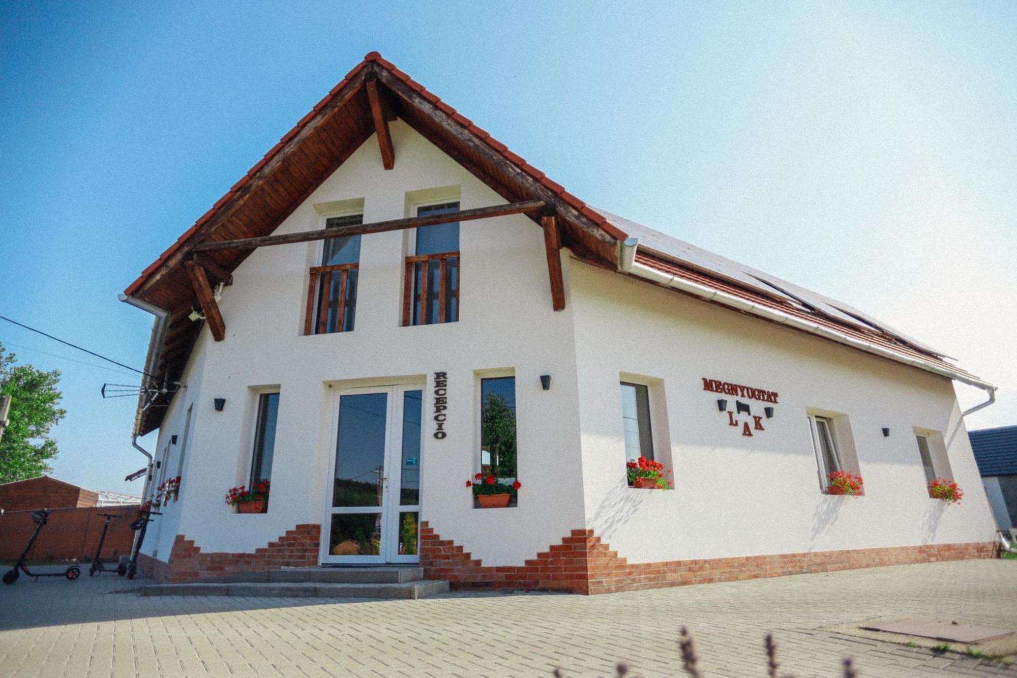 Megnyugtat-Lak Apartmanhaz Demjén Exteriör bild