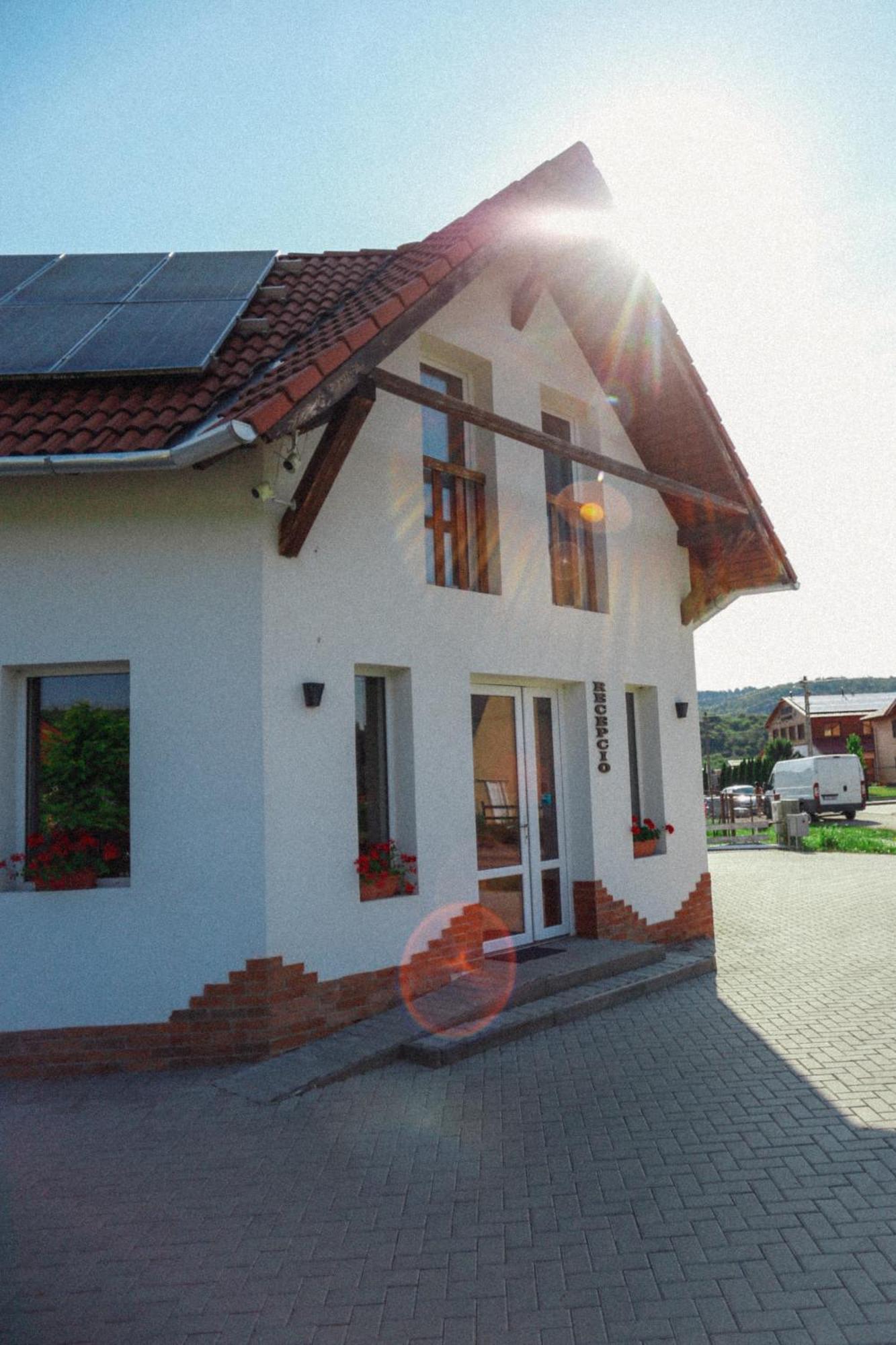 Megnyugtat-Lak Apartmanhaz Demjén Exteriör bild